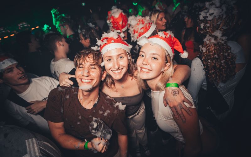 Spend Christmas and New Year's Eve at Wake Up! Sydney Central: the best backpackers base for the festive season. Included are a whole bunch of free parties and events at our onsite bar and nightclub, Side Bar.