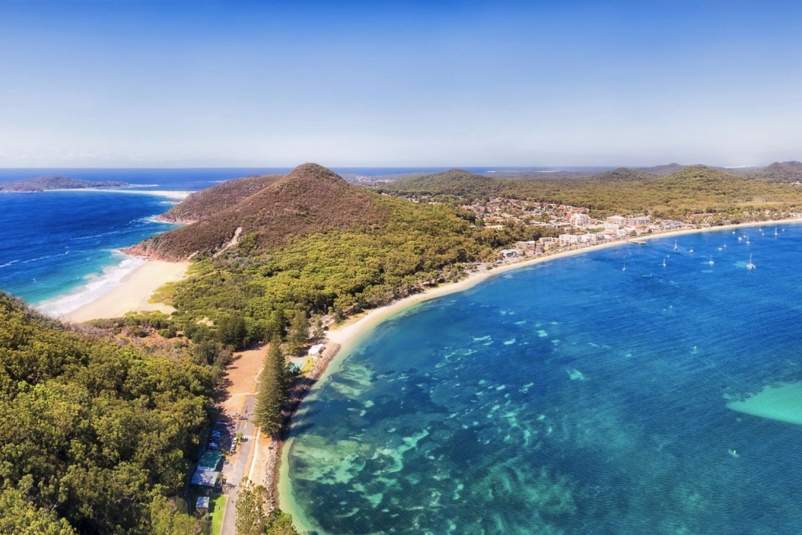 This road trip itinerary serves as inspiration for your self-drive adventure through New South Wales. Including stops at Sydney, Mudgee, Orange, Port Stephens, Newcastle, Blue Mountains, and Byron Bay - as well as options for unique destinations like Mungo National Park and Warrumbungle National Park.