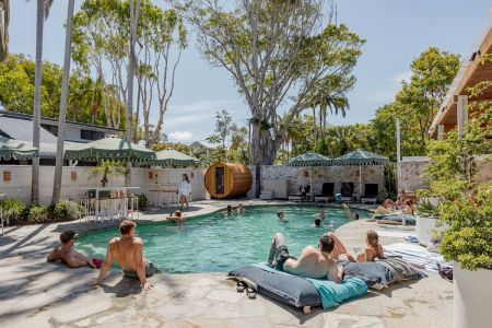 Wake Up! Hostels in Byron Bay has an enviable wellness focus, that takes it to a backpacking accommodation experience like no other. WELLNESS FOCUS Yoga, free surfboard hire, affordable bike rental, sauna, ice bath.