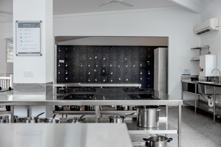 Quality large kitchen with plenty of bench space for your backpacker's stay at Wake Up! Hostels in Byron Bay.