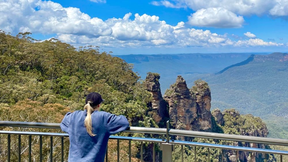 6 incredible national parks in NSW, to add to your Australian backpacking bucket list. Including Blue Mountains (and the Three Sisters) pictured here.