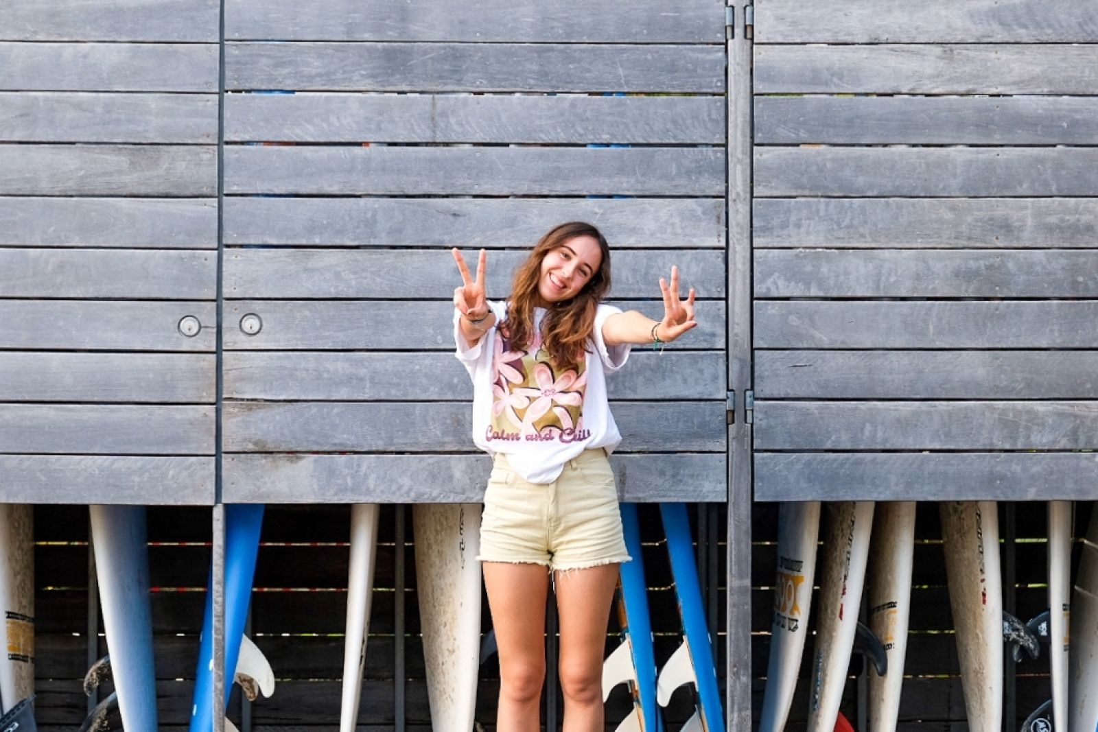 Welcome to Julie’s Australian Holiday Diary: the travel tales of a 20-year-old from the Netherlands who’s flown to Sydney, Australia on a Working Holiday visa. In this episode, Julie shares her experience making friends as a solo traveller backpacking Australia, and her tips and advice for others who may be feeling shy or nervous.