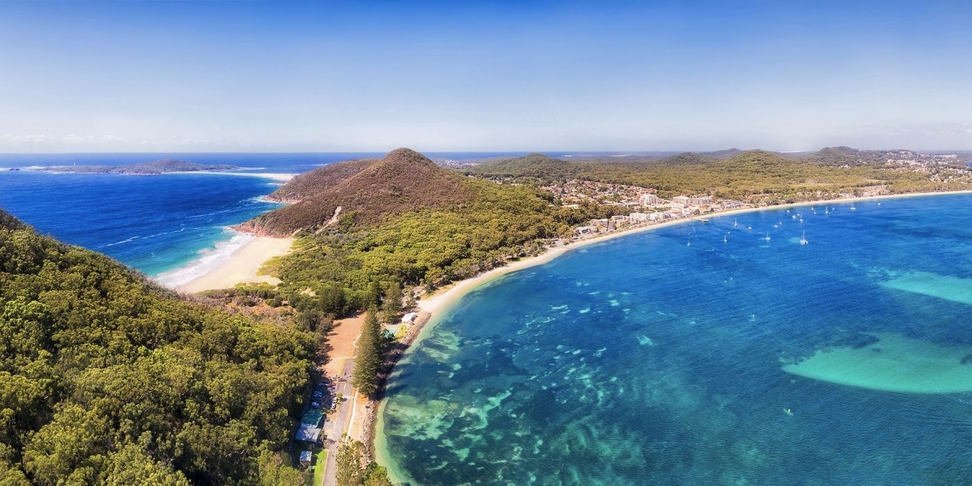 This road trip itinerary serves as inspiration for your self-drive adventure through New South Wales. Including stops at Sydney, Mudgee, Orange, Port Stephens, Newcastle, Blue Mountains, and Byron Bay - as well as options for unique destinations like Mungo National Park and Warrumbungle National Park.