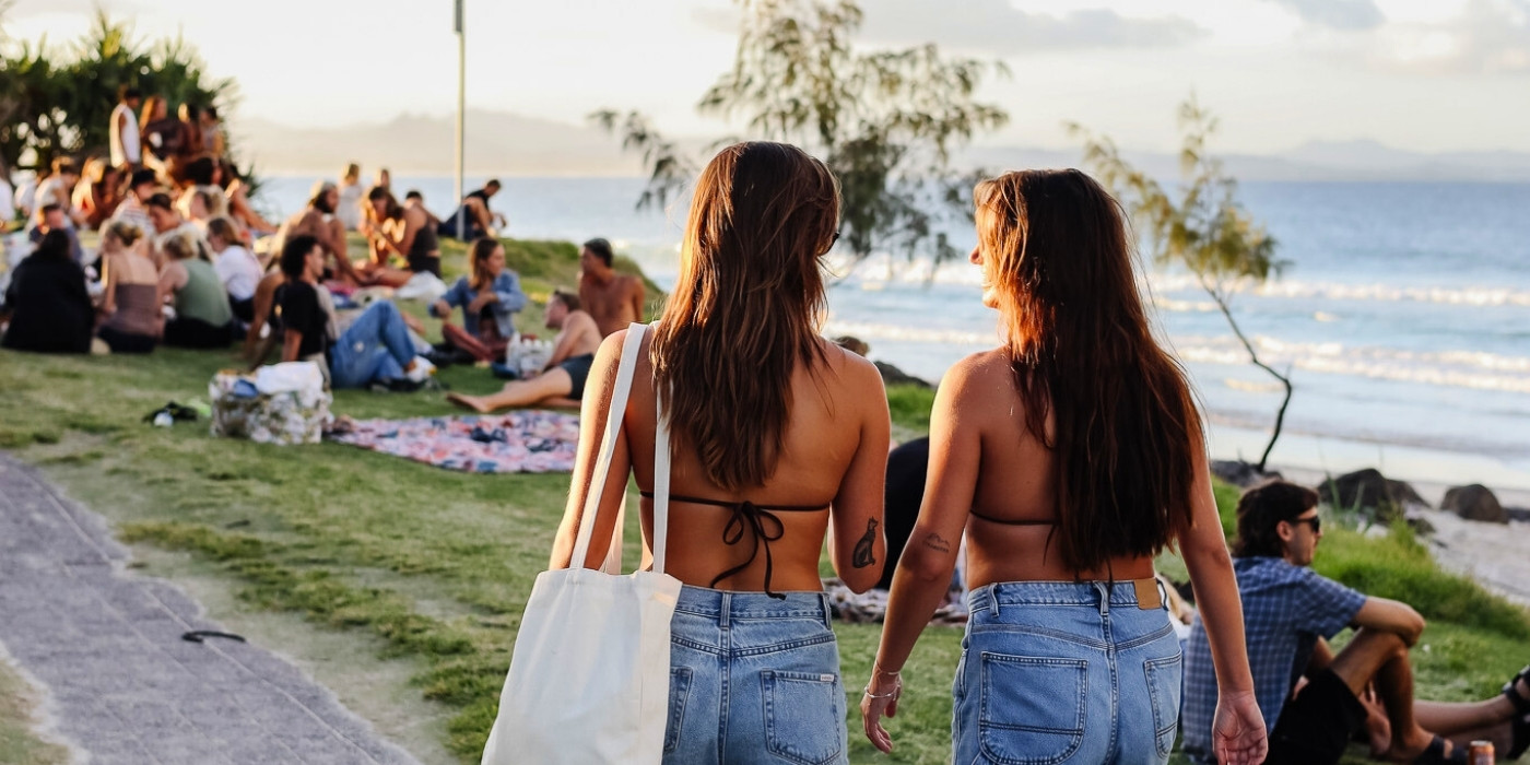 100 things to do on Australia's East Coast this summer for a backpacking holiday with main character energy. Our list of experiences takes you from Sydney, to South Coast NSW, Byron Bay, Brisbane, Cairns, Gold Coast, Melbourne and more!