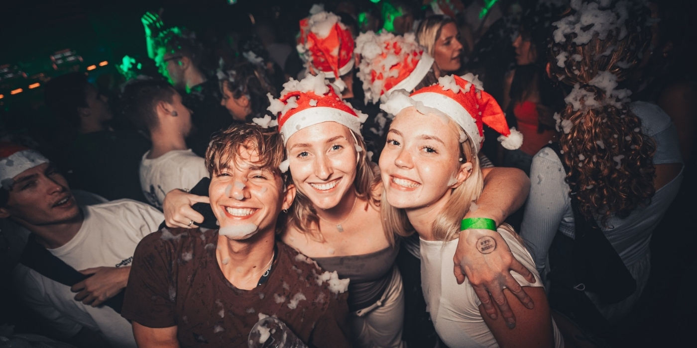 Julie talks us through her experience spending Christmas and New Year's Eve in Sydney, Australia as a backpacker from the Netherlands, including ideas on what to do.